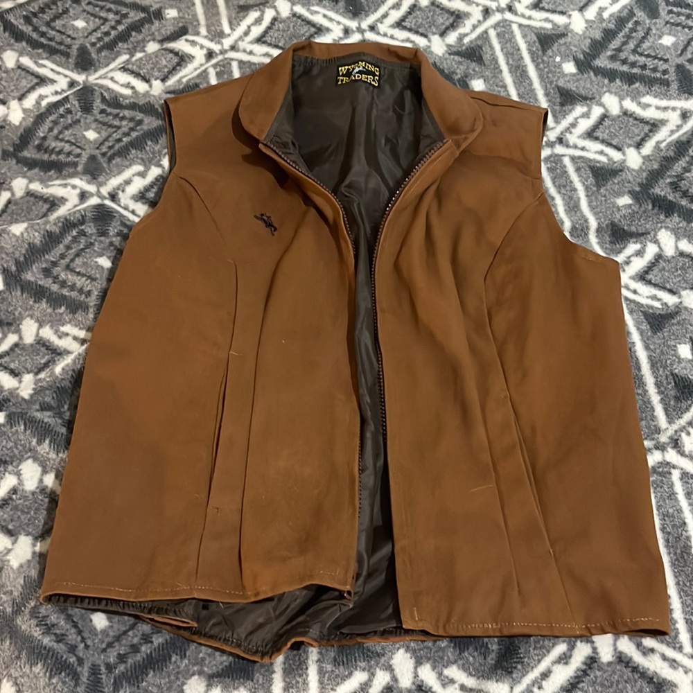 Wyoming traders vest